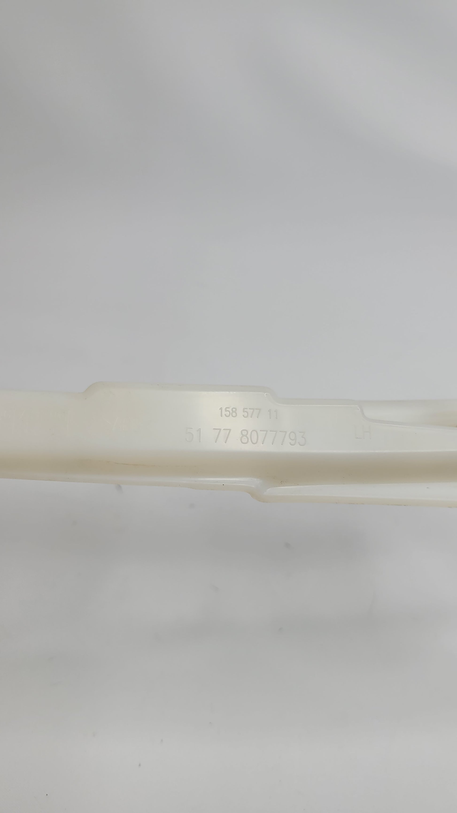 BMW M4 G82/G83 ROCKER PANEL MOULDING BRACKET 8077793 - MPerformance.parts