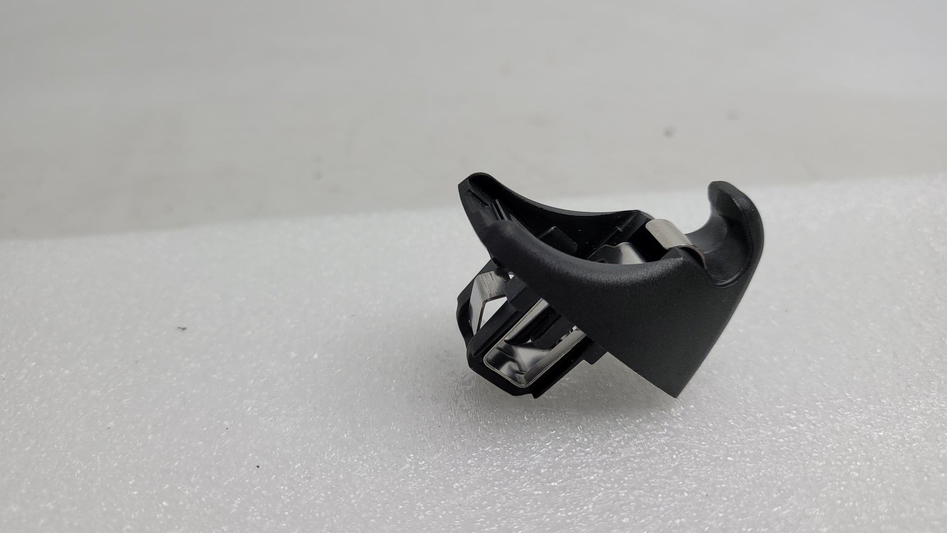 BMW G80 M3 FRONT LEFT DRIVER SUN VISOR CLIP HOLDER BRACKET HOOK - 7277251 - MPerformance.parts