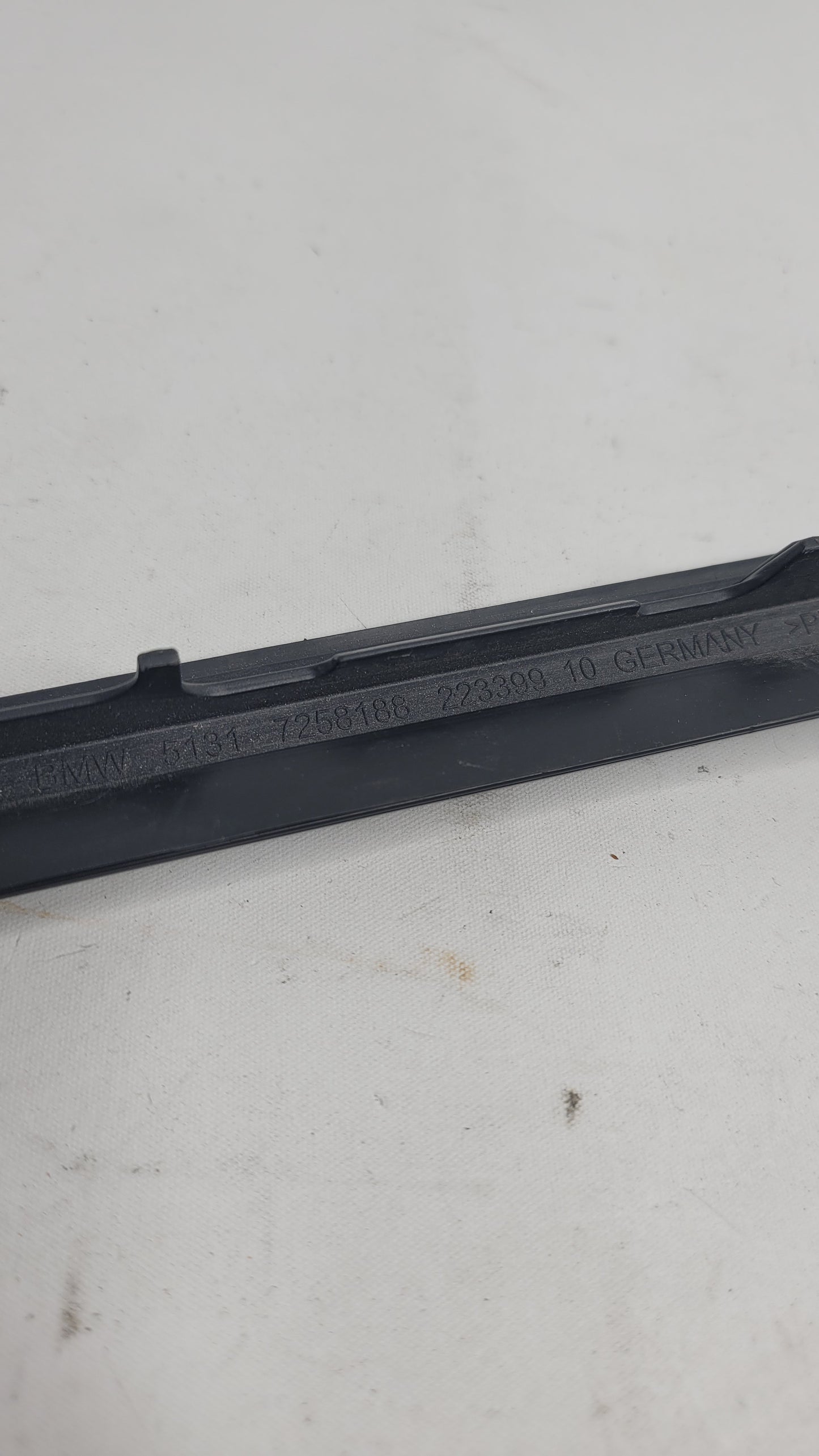 BMW F80 M3 Strip Trim Windscreen Cover Window Front Right 7258188 - MPerformance.parts