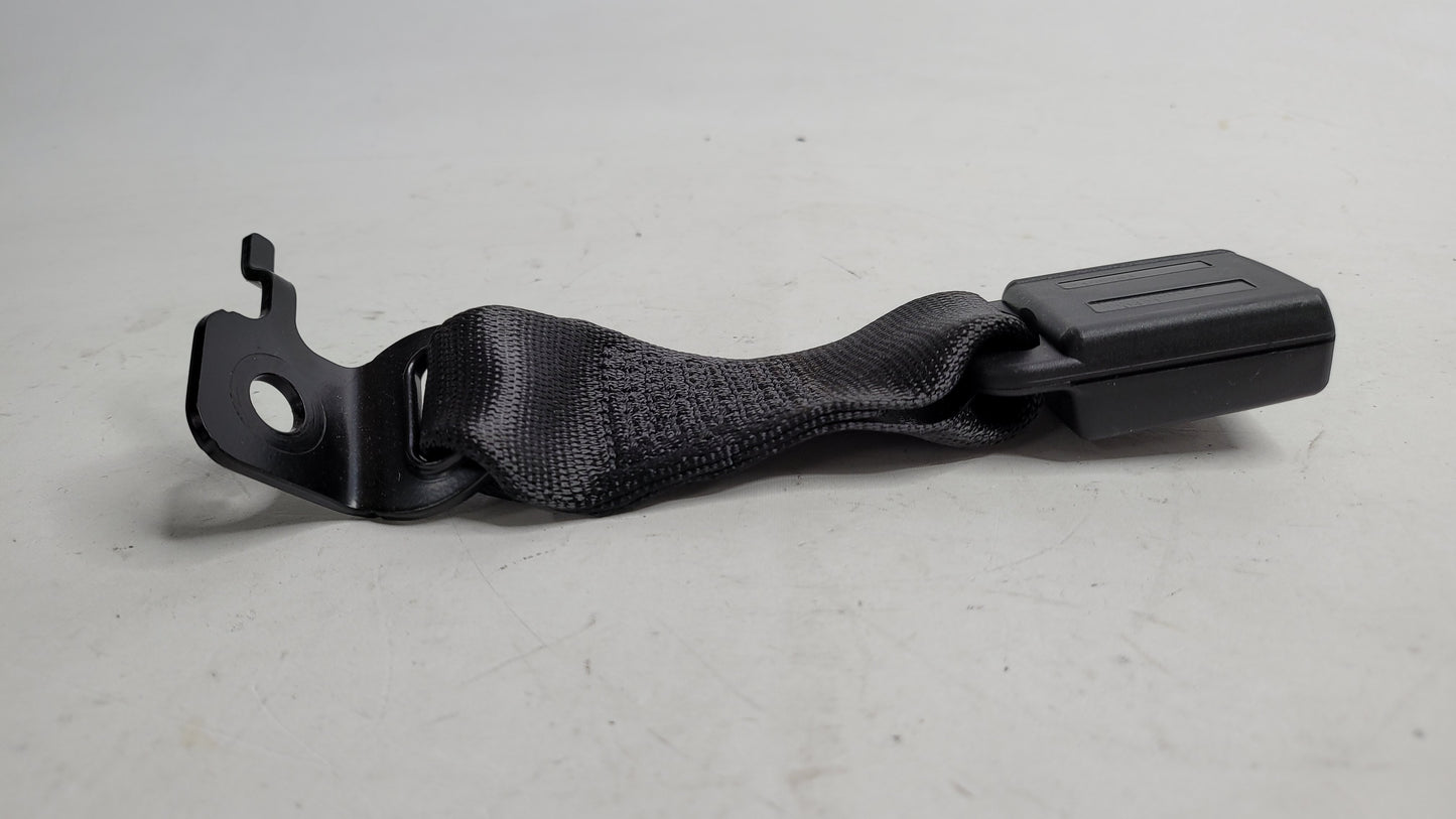 BMW M3 G80 - REAR Centre SEAT BELT Buckle / Receiver 7496283 - MPerformance.parts