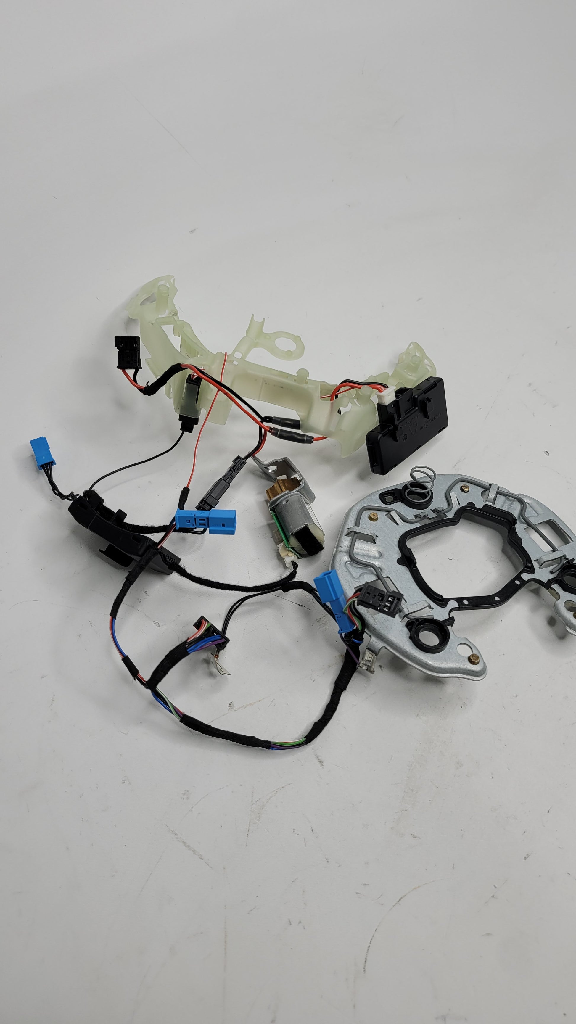 BMW M3 G80 M-TECH M SPORT PLATE SRS BRACKET 62821470 WITH HARNESS - MPerformance.parts