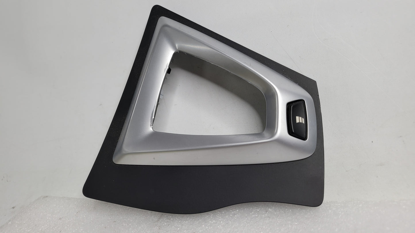 BMW M3/M4 F80/F82 OEM Gear Surround Trim Panel 82417001