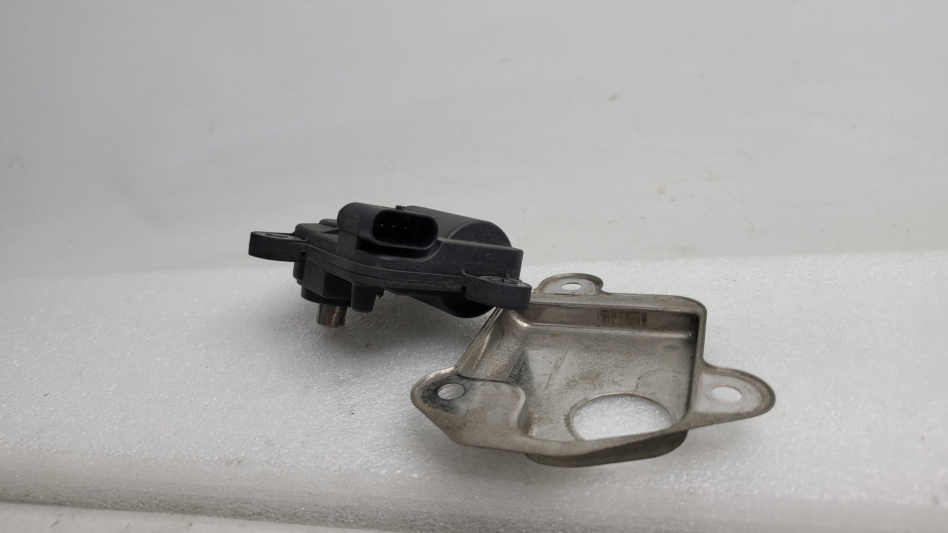 BMW M3 F30, F80 EXHAUST FLAP ACTUATOR 7851568 - MPerformance.parts
