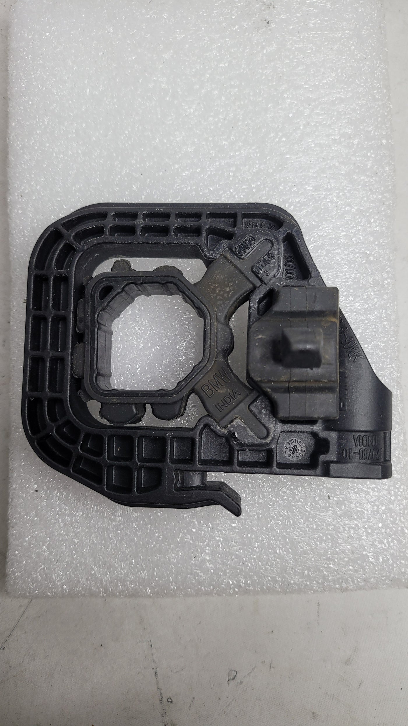 BMW G80 M3 Petrol Radiator Pack Bracket Mount Left 9895623 - MPerformance.parts