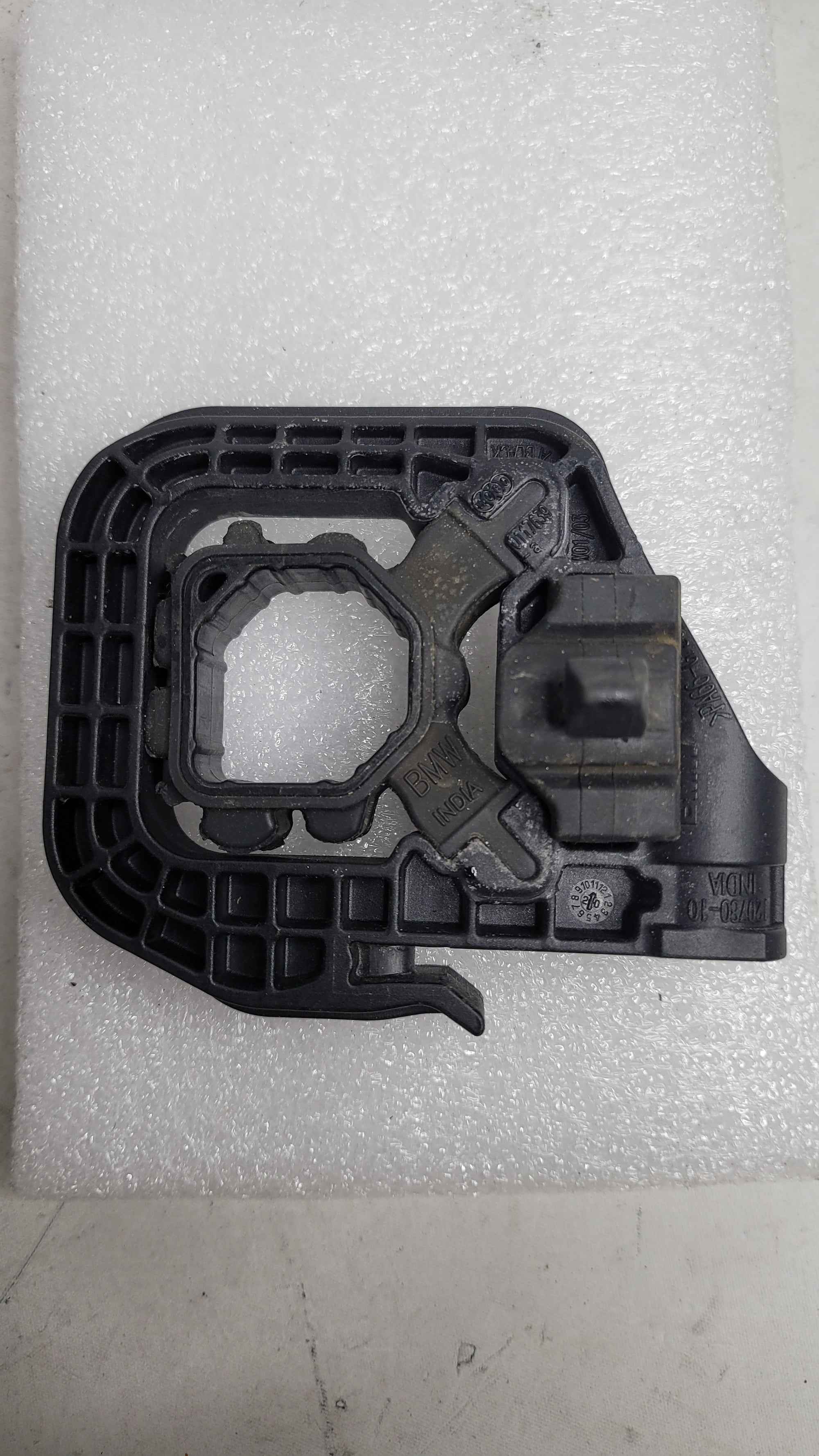 BMW G80 M3 Petrol Radiator Pack Bracket Mount Left 9895623 - MPerformance.parts