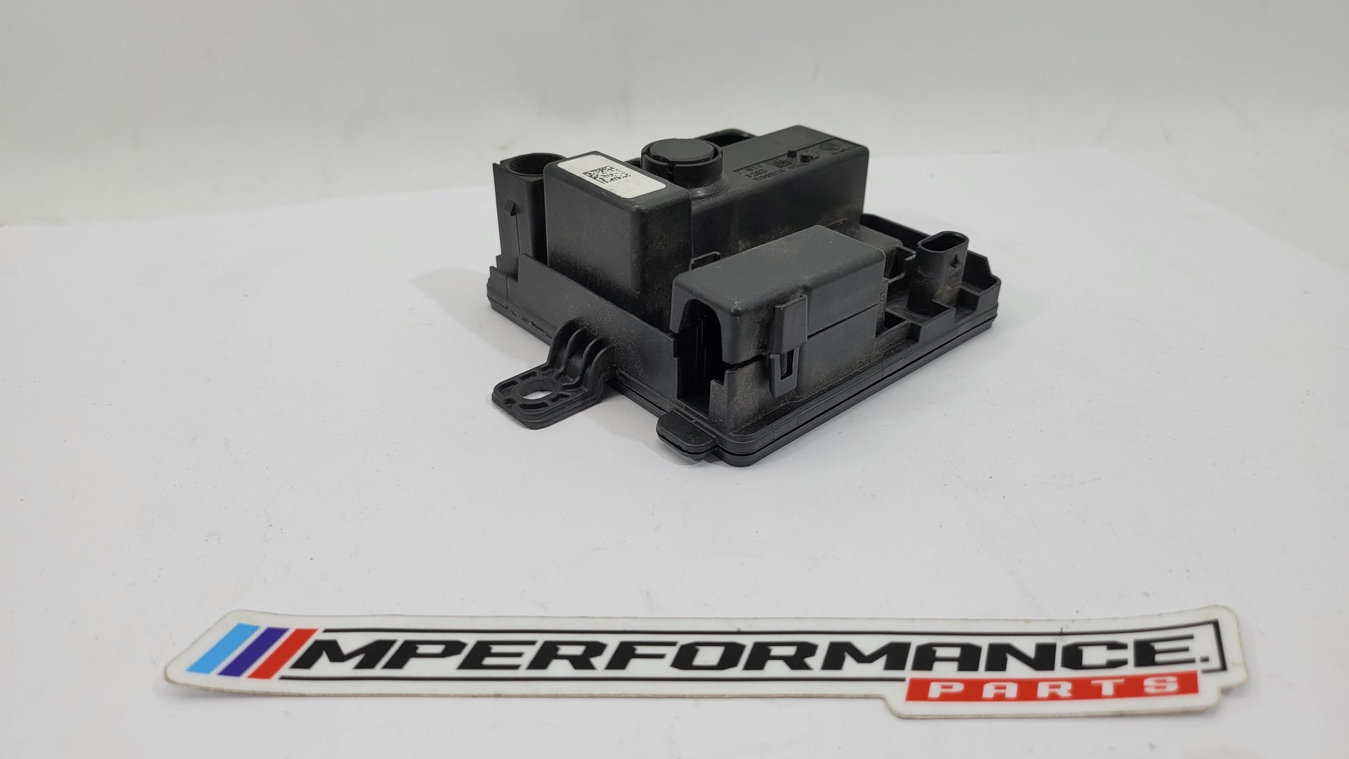 BMW F8x M3 M4 integrated supply module, part 7614585, with detailed view of the MPerformance.parts component for F Series models.