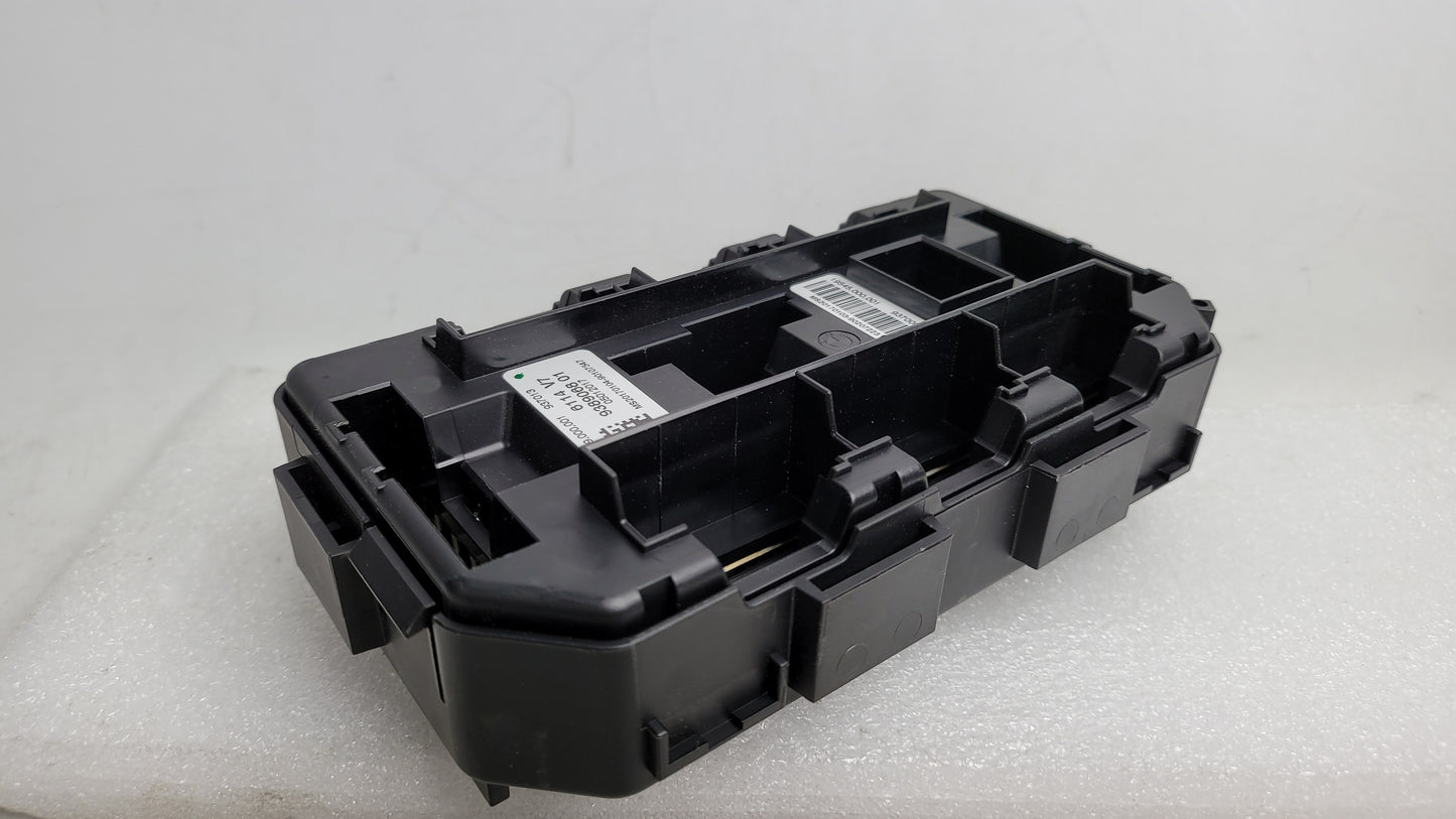 F80 M3 MULTI FUNCTION RELAY FUSE BOX 9389068