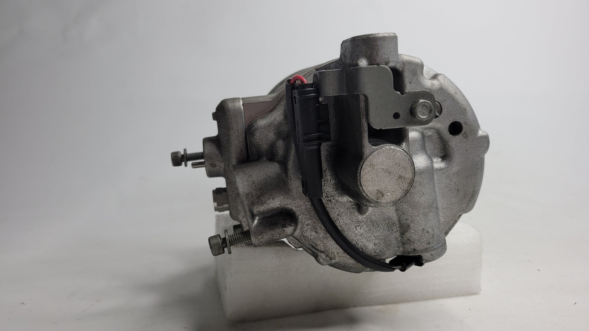BMW M3 F80 Air Con Compressor 9332782 - MPerformance.parts