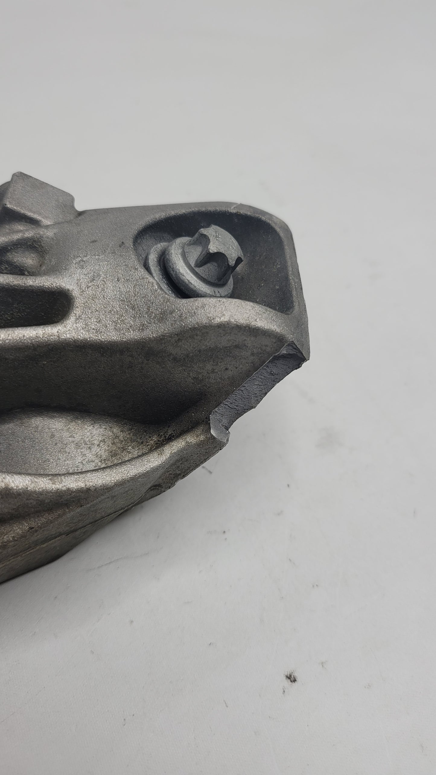 BMW M3 G80 M4 G82 G83 ENGINE SUPPORT BRACKET 8053548 - MPerformance.parts