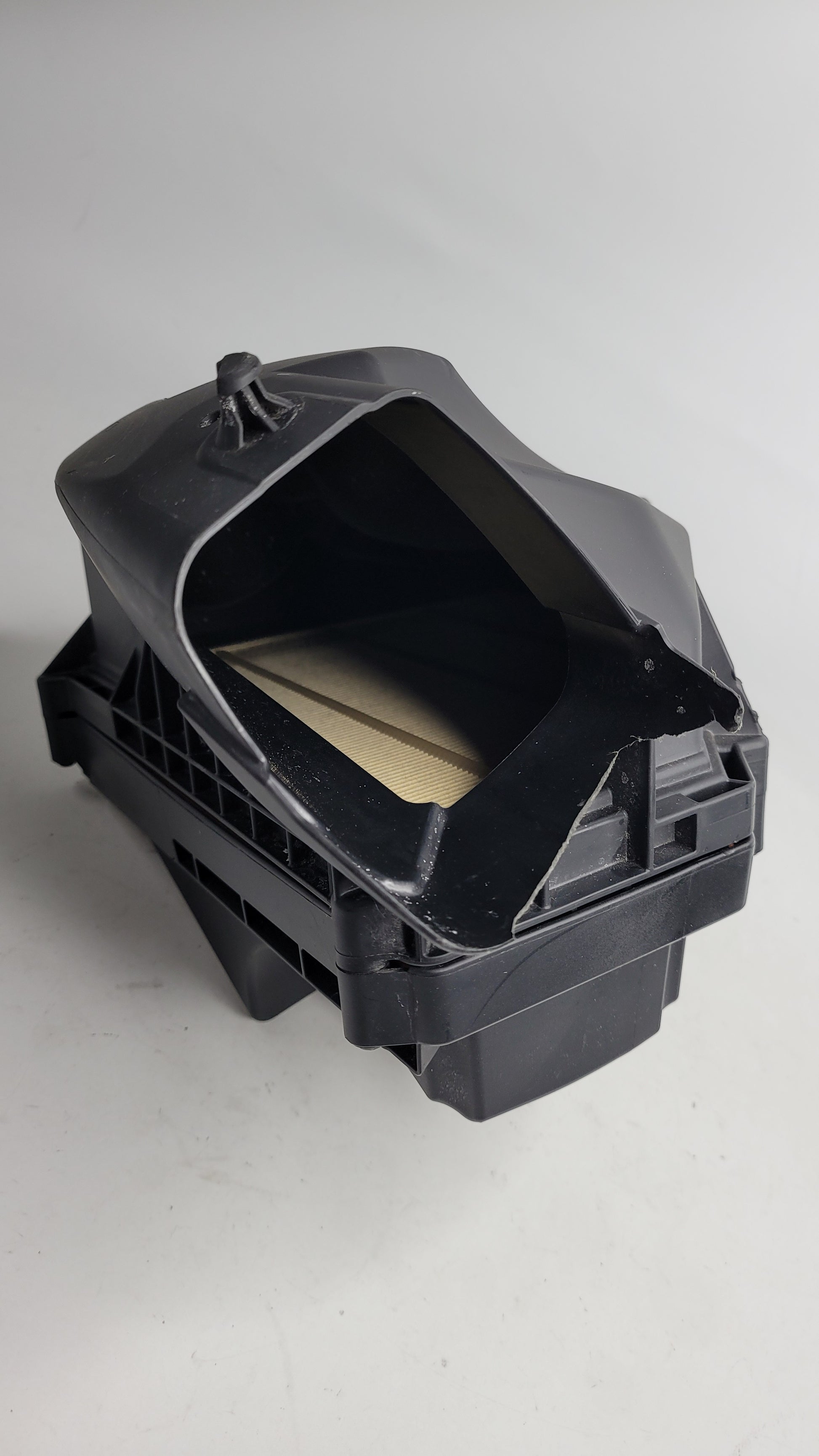 BMW M4 3.0L RWD RIGHT SIDE AIR CLEANER FILTER HOUSING BOX 8095805 - MPerformance.parts