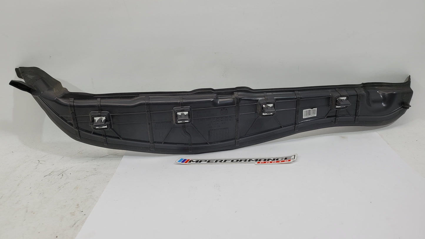 BMW G20 G21 G80 wing panel seal trim cover front right, MPerformance.parts, close-up view showing the trim's details and fitment