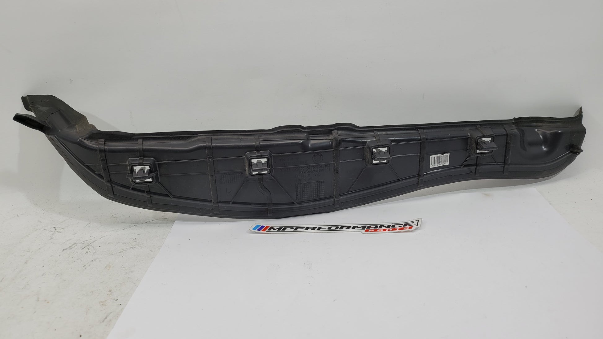 BMW G20 G21 G80 wing panel seal trim cover front right, MPerformance.parts, close-up view showing the trim's details and fitment