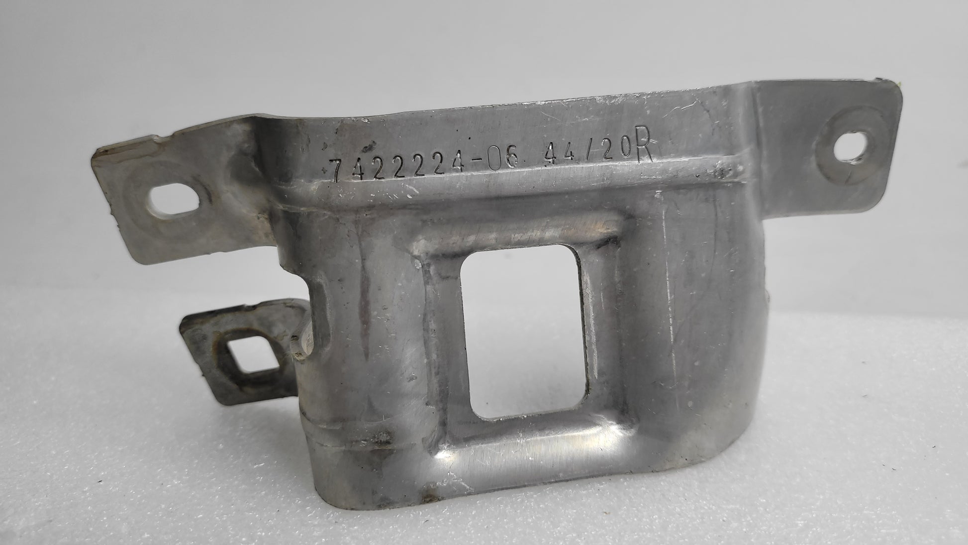 BMW M3 G80 FRONT BUMPER RIGHT MOUNT VERTICAL CONNECTION 7422224 - MPerformance.parts