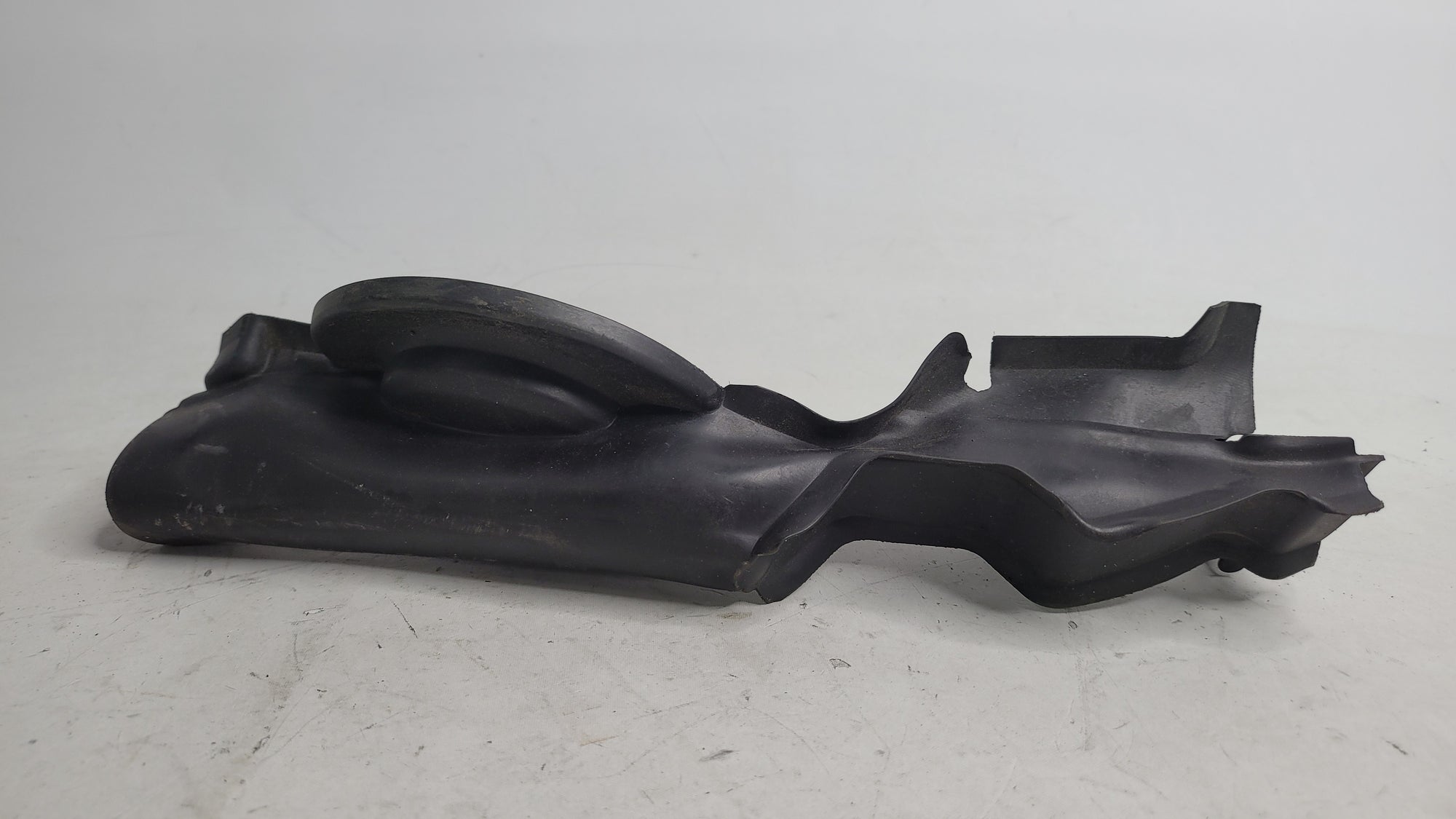 BMW 2015-2020 engine hood sealing by MPerformance.parts, right side, black rubber gasket for engine protection.