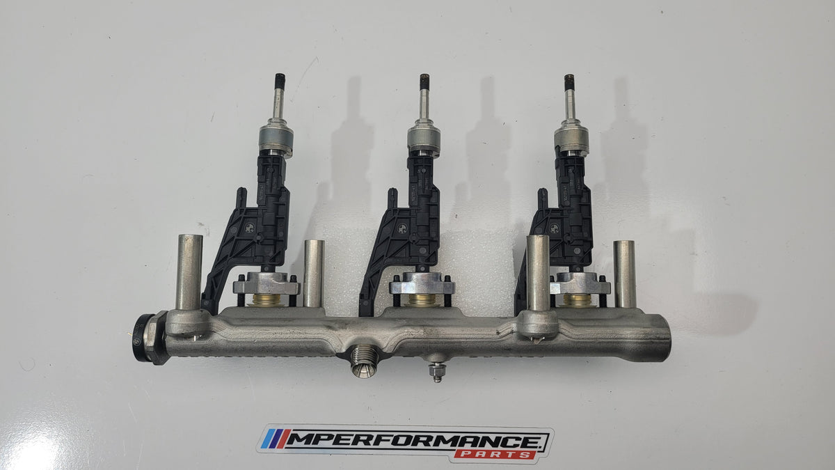 G80 M3 fuel injectors x3 with fuel rail, part 8671991 by MPerformance.parts