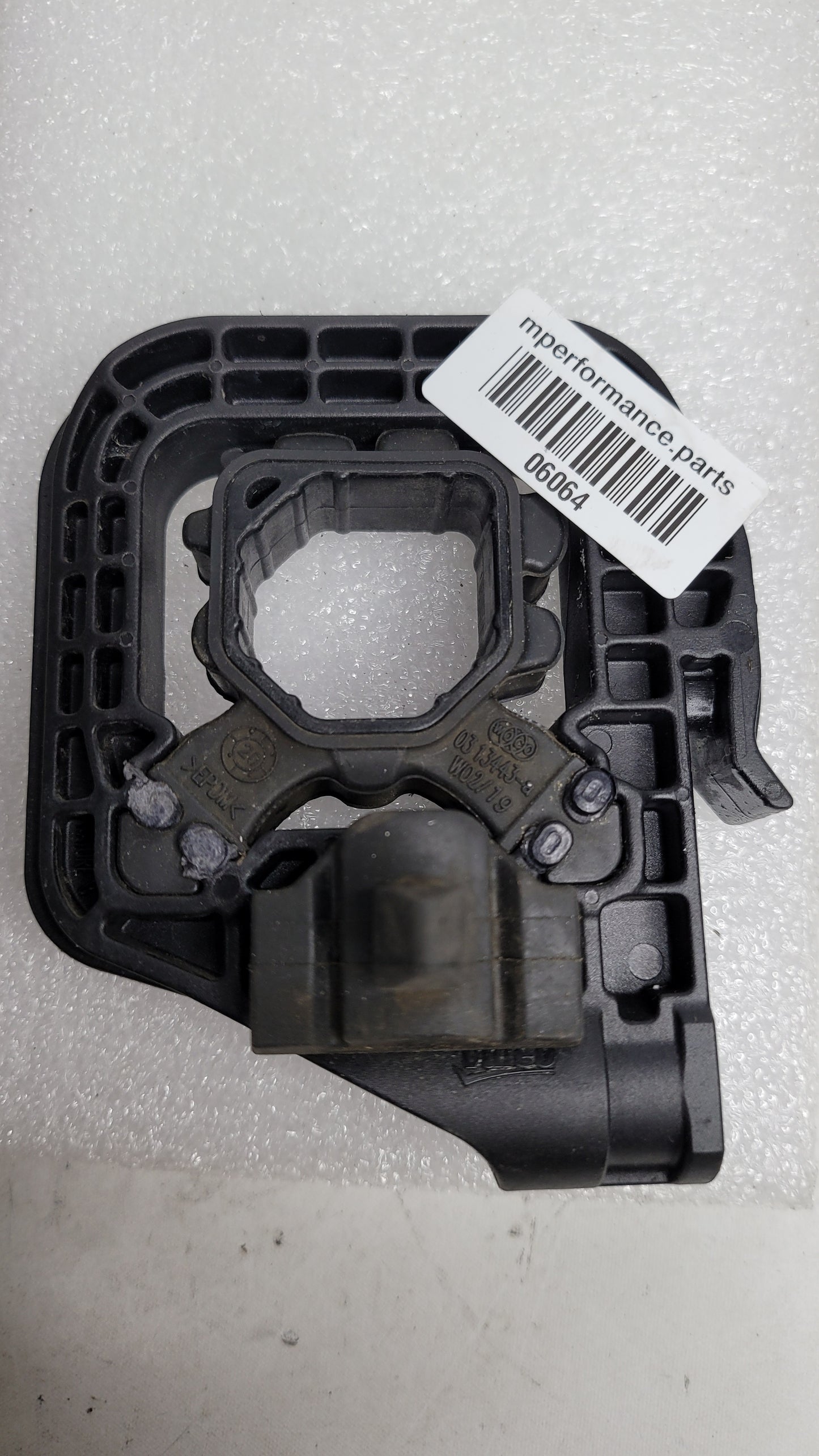 BMW G80 M3 Petrol Radiator Pack Bracket Mount Right - MPerformance.parts
