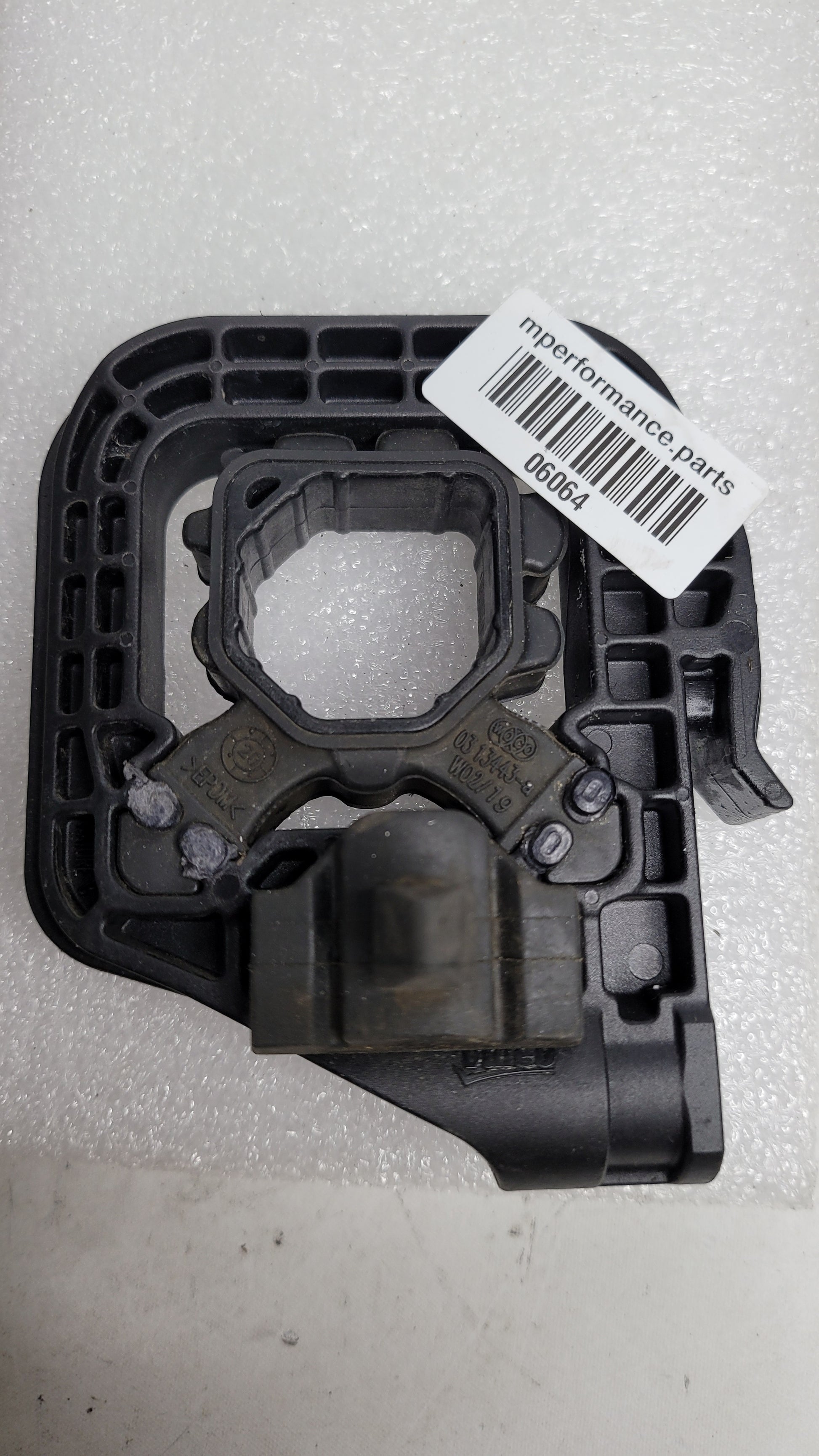 BMW G80 M3 Petrol Radiator Pack Bracket Mount Right - MPerformance.parts