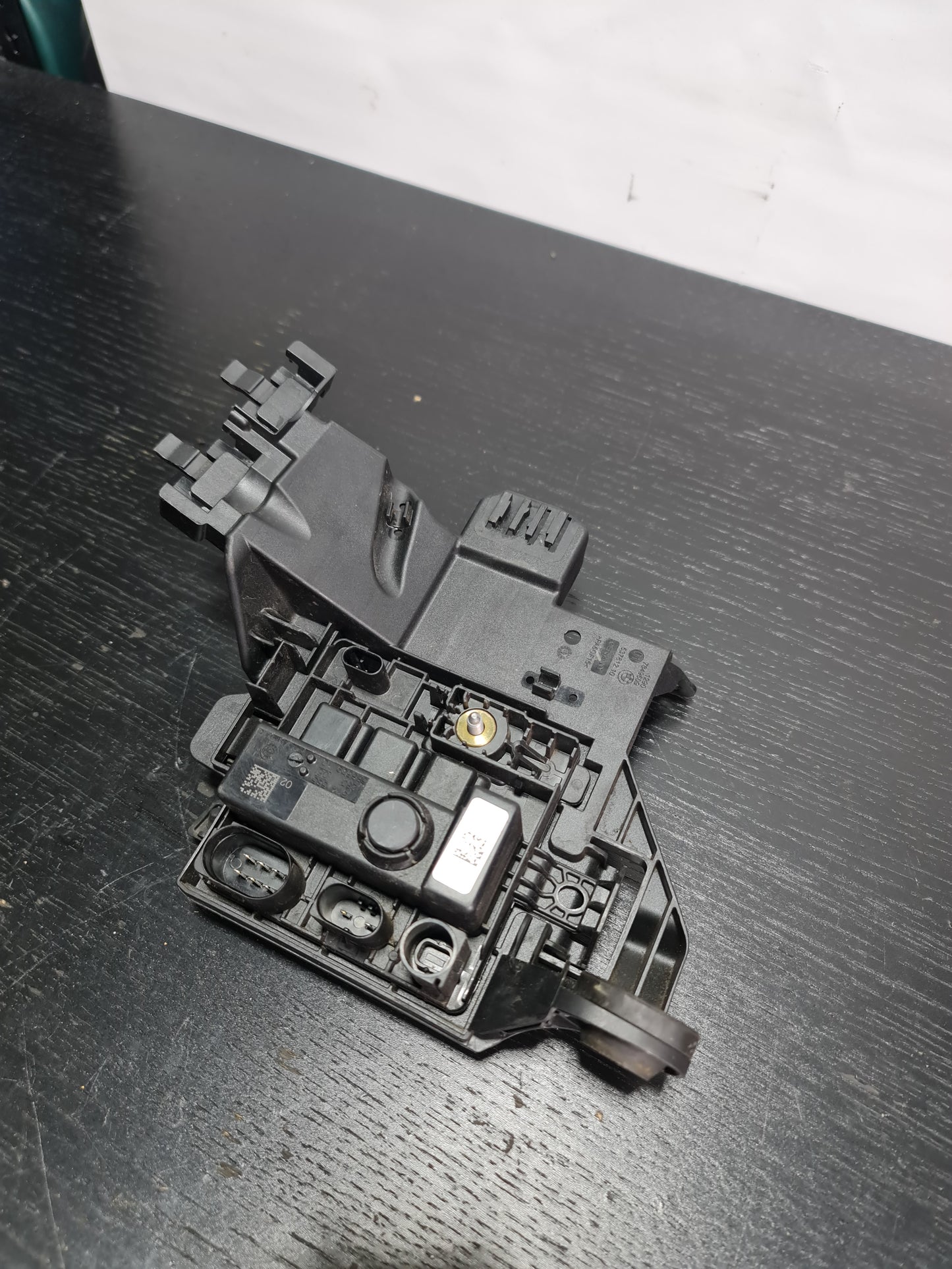 BMW M3 F80 INTEGRATED SUPPLY MODULE 12637614585