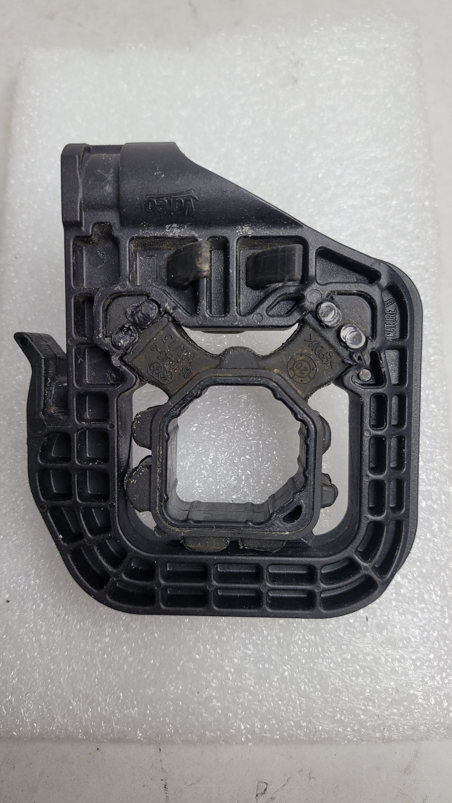 BMW G80 M3 Petrol Radiator Pack Bracket Mount Left 9895623 - MPerformance.parts