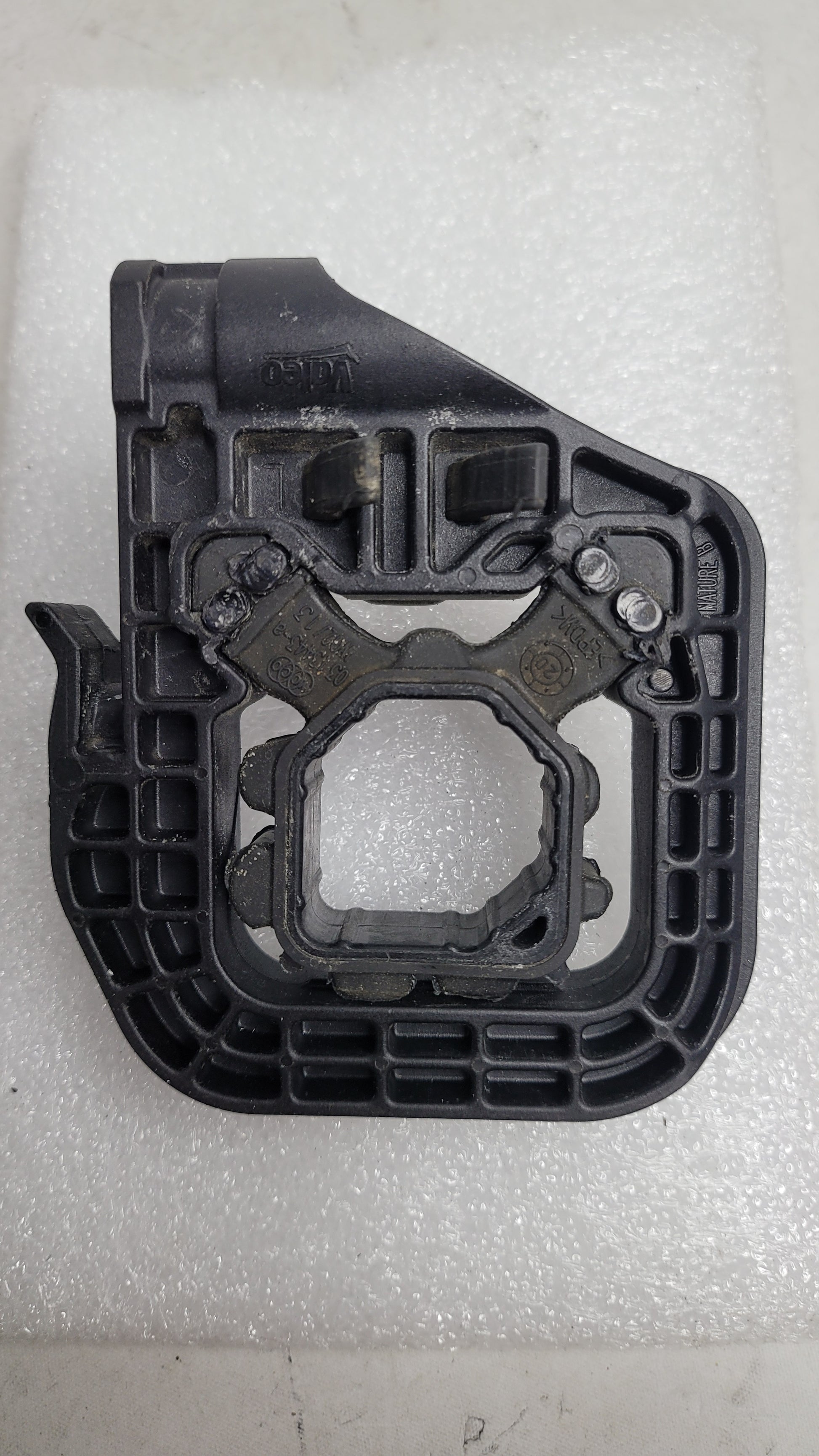 BMW G80 M3 Petrol Radiator Pack Bracket Mount Left 9895623 - MPerformance.parts