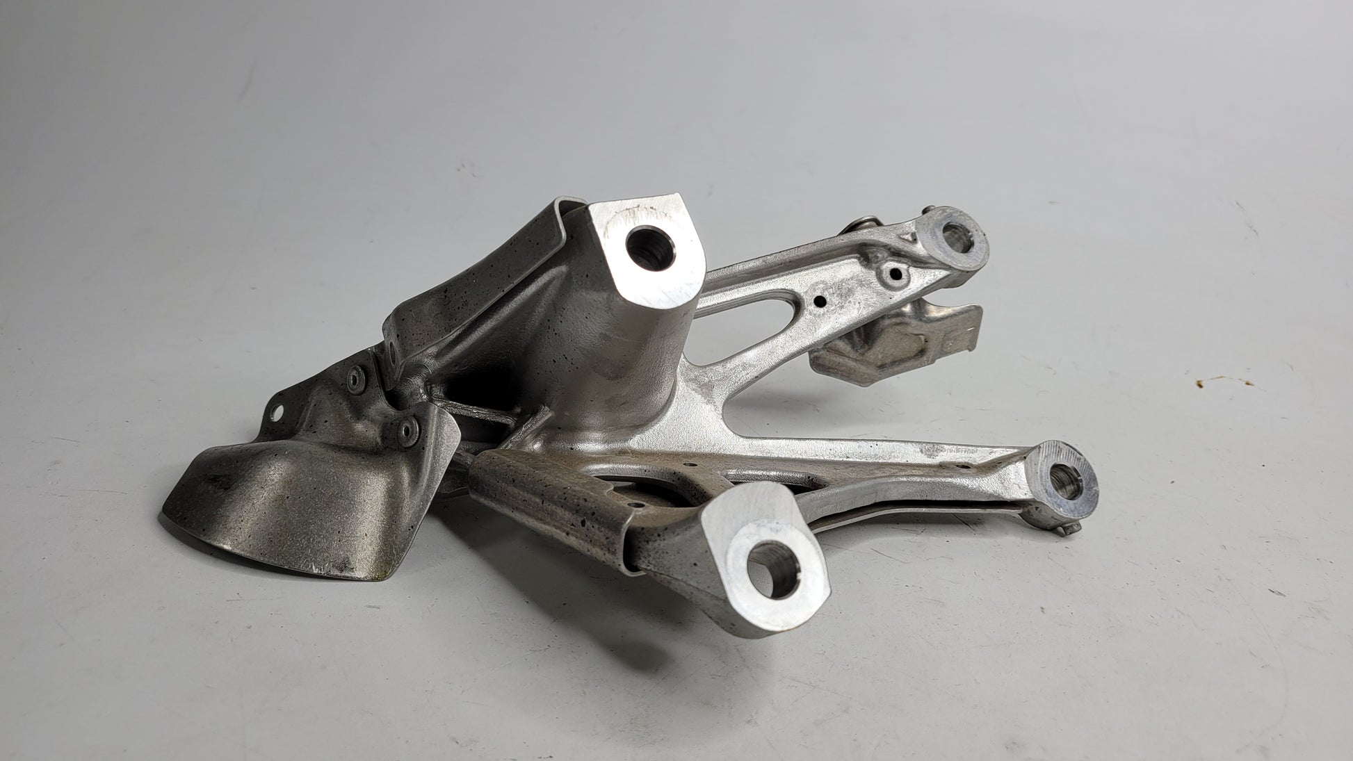 BMW F82 M4 F87 F80 F83 Right Engine Support Bracket 2284204 - MPerformance.parts