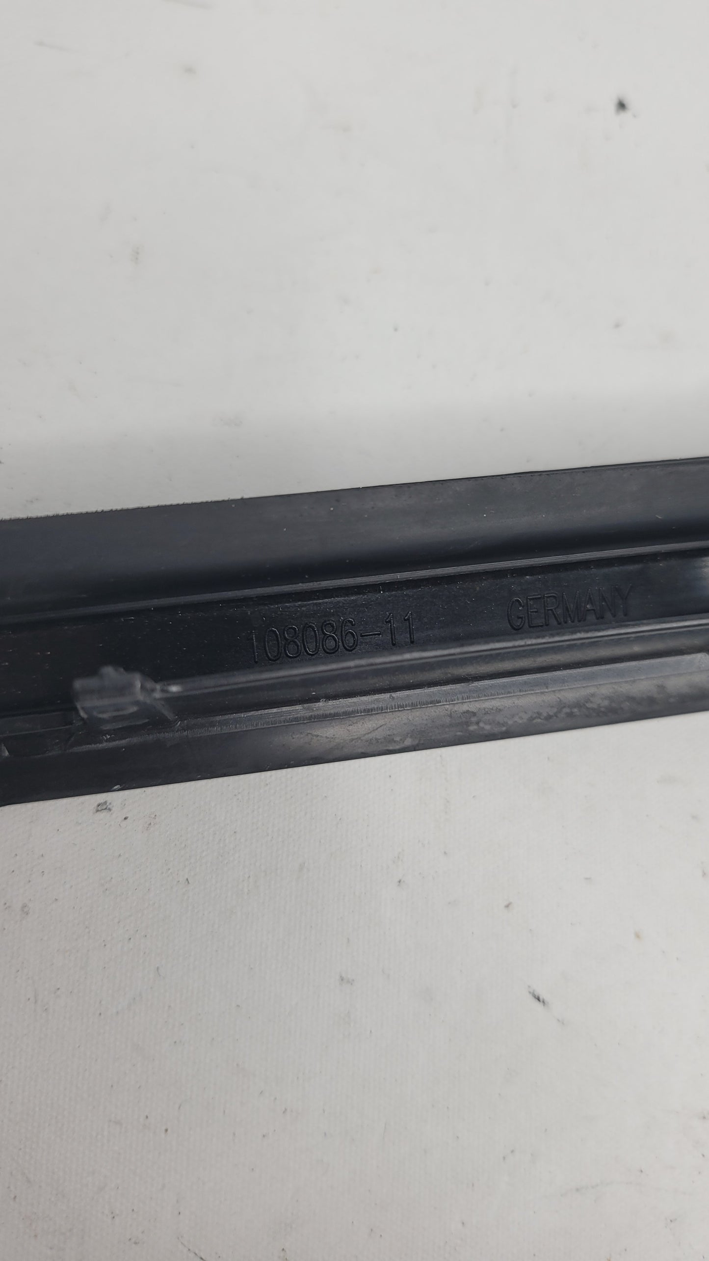 BMW 4 COUPE F32 F82 FRONT WINDSHIELD RIGHT VERTICAL TRIM 51317285928 - MPerformance.parts