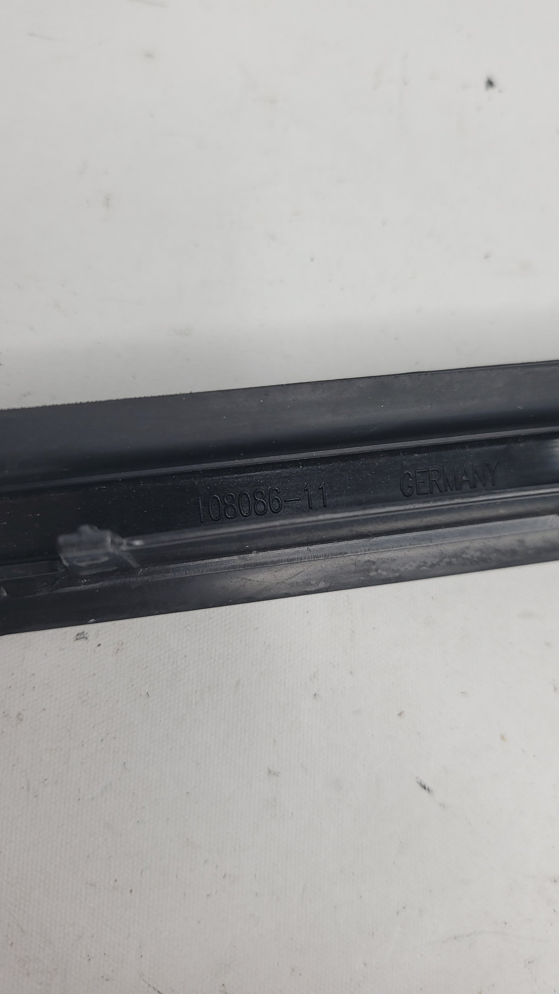 BMW 4 COUPE F32 F82 FRONT WINDSHIELD RIGHT VERTICAL TRIM 51317285928 - MPerformance.parts