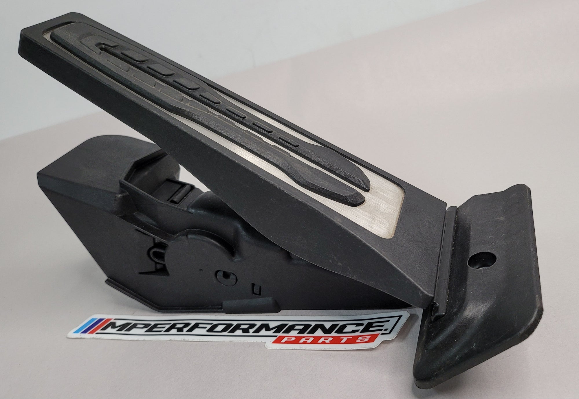 BMW G05 G07 G22 G80 G82 M3 F42 XM ACCELERATOR PEDAL THROTTLE MODULE AUTO 6889820 - MPerformance.parts