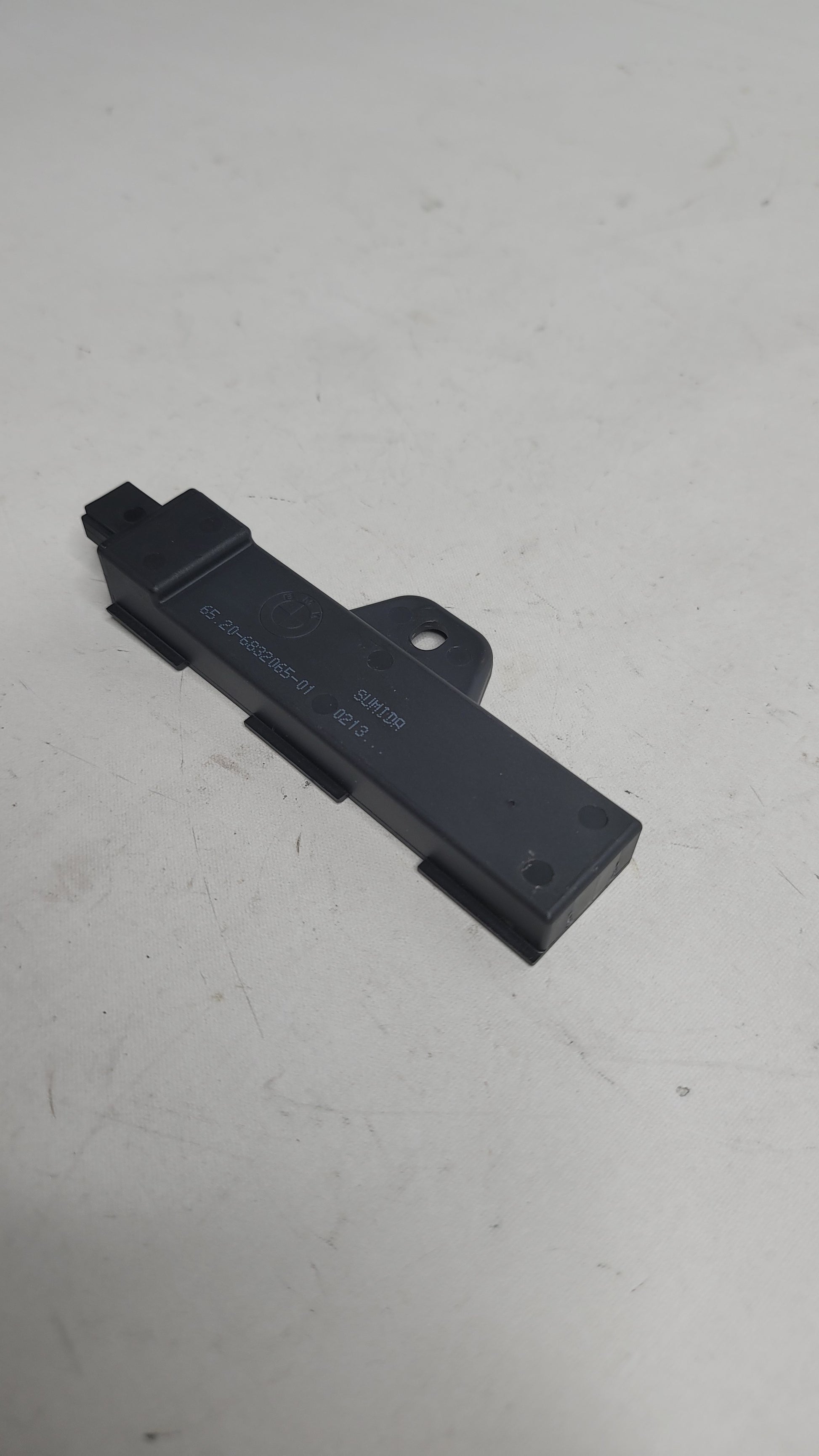 BMW G80 M3 comfort access antenna 6832065-01 - MPerformance.parts