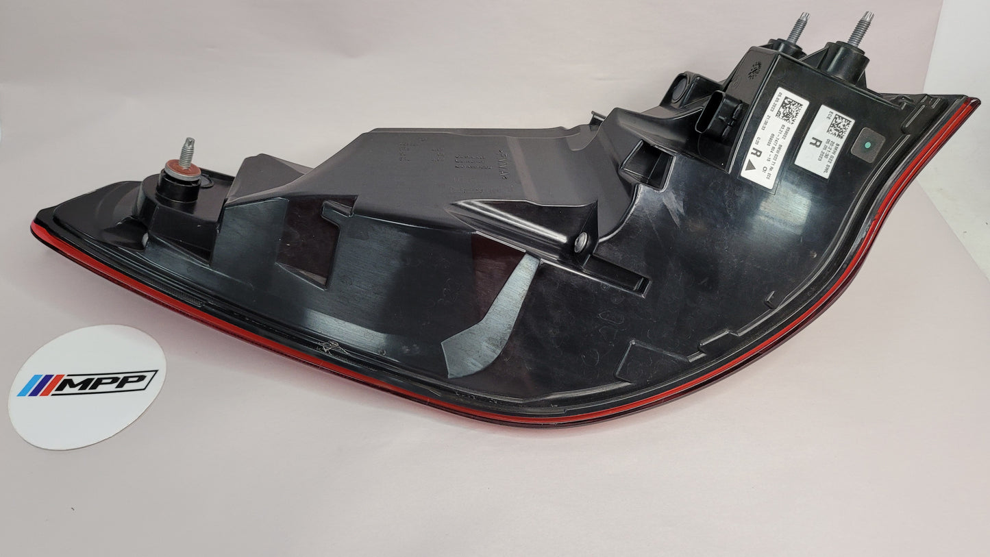 BMW M4 COMPETITION G82 REAR LIGHT ON THE BODY PASSENGER SIDE LEFT 7477603 - MPerformance.parts