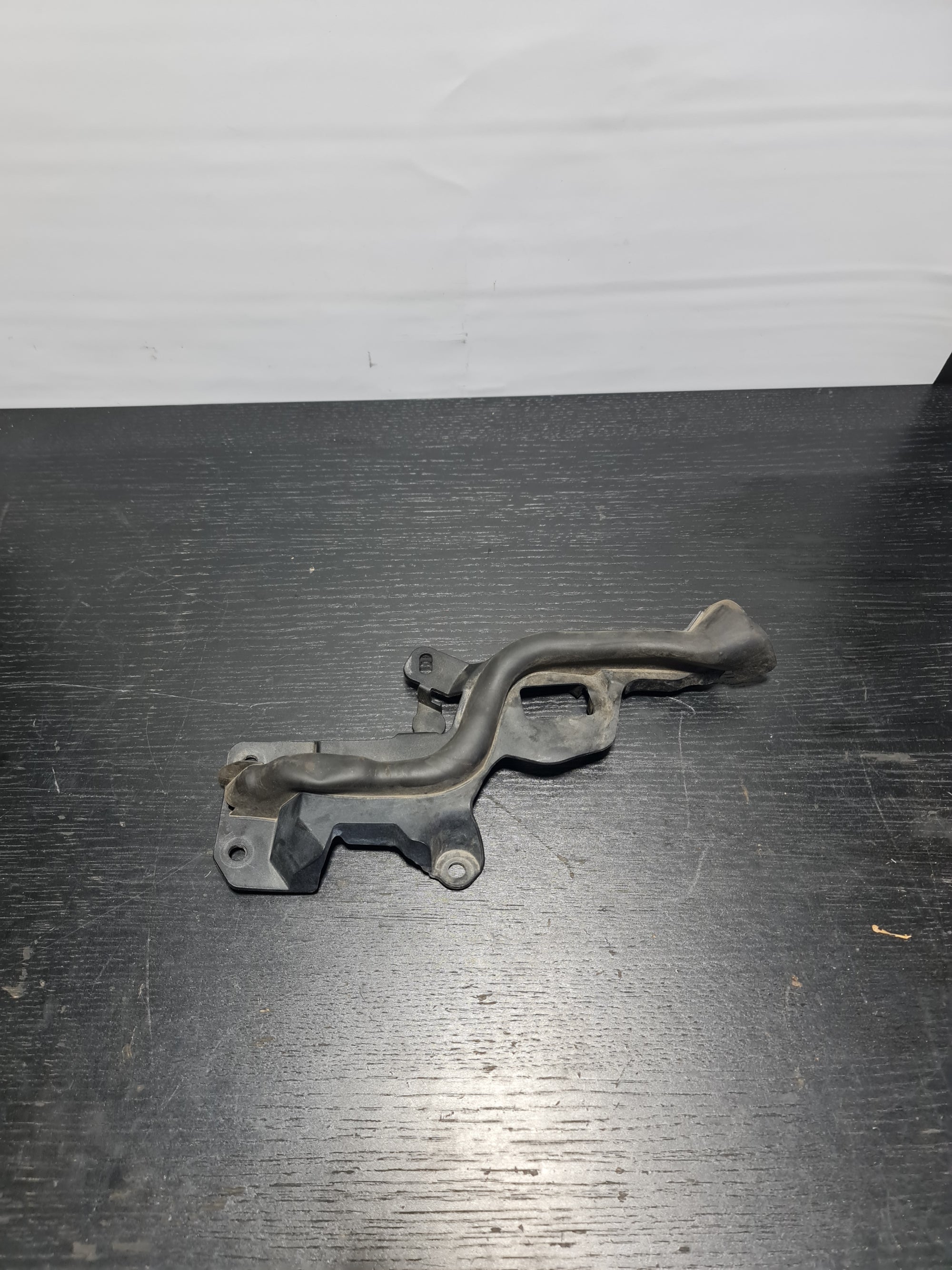 BMW M4 COUPE G82 FRONT BONNET HOOD RIGHT GASKET SEAL 51768075016 - MPerformance.parts