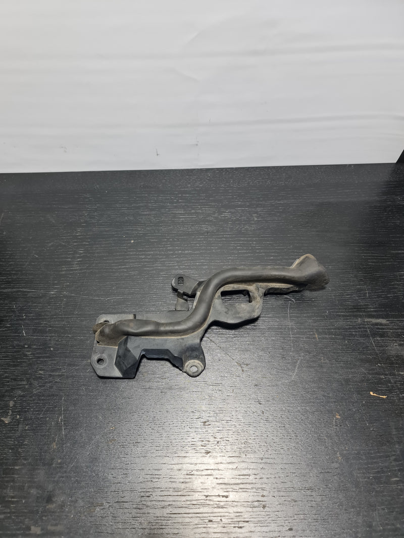 BMW M4 COUPE G82 FRONT BONNET HOOD RIGHT GASKET SEAL 51768075016 - MPerformance.parts