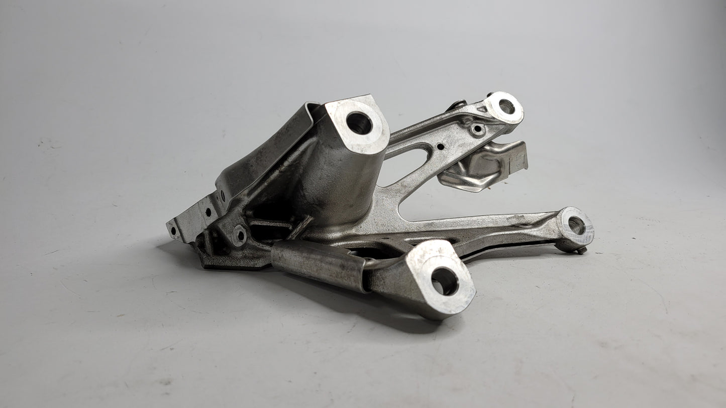 BMW F82 M4 F87 F80 F83 Right Engine Support Bracket 2284204 - MPerformance.parts
