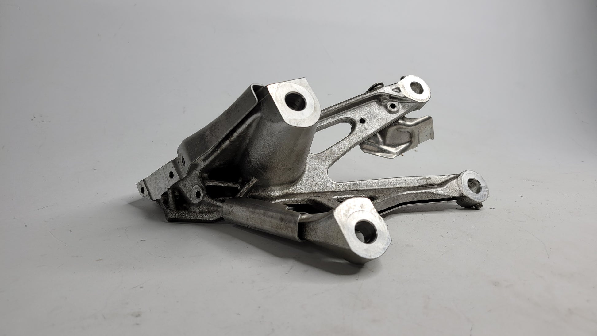BMW F82 M4 F87 F80 F83 Right Engine Support Bracket 2284204 - MPerformance.parts