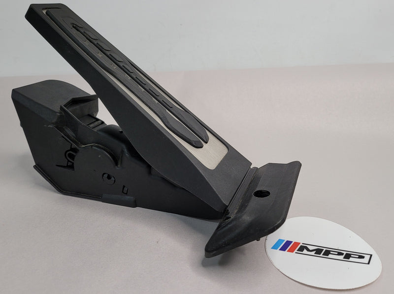 BMW G05 G07 G22 G80 G82 M3 F42 XM ACCELERATOR PEDAL THROTTLE MODULE AUTO 6889820 - MPerformance.parts