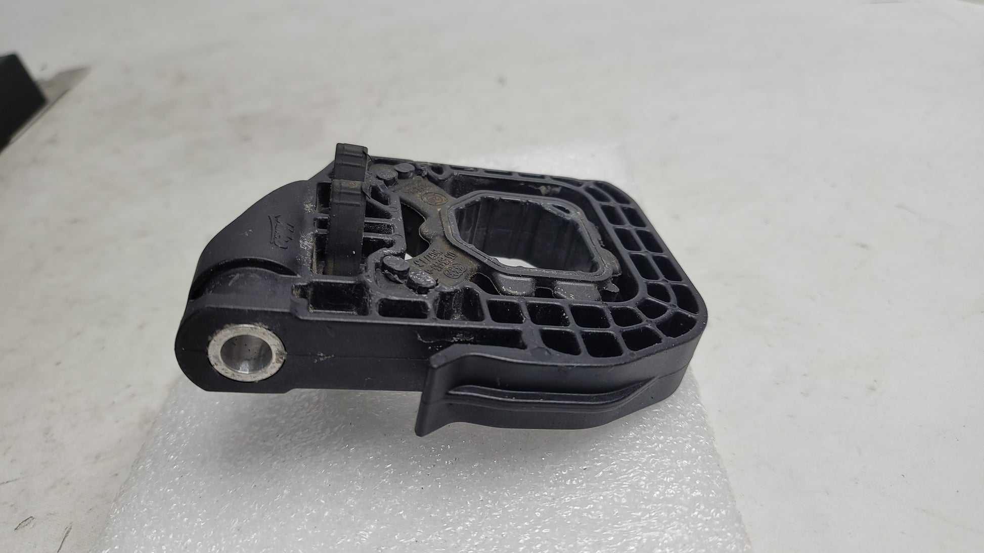 BMW G80 M3 Petrol Radiator Pack Bracket Mount Left 9895623 - MPerformance.parts