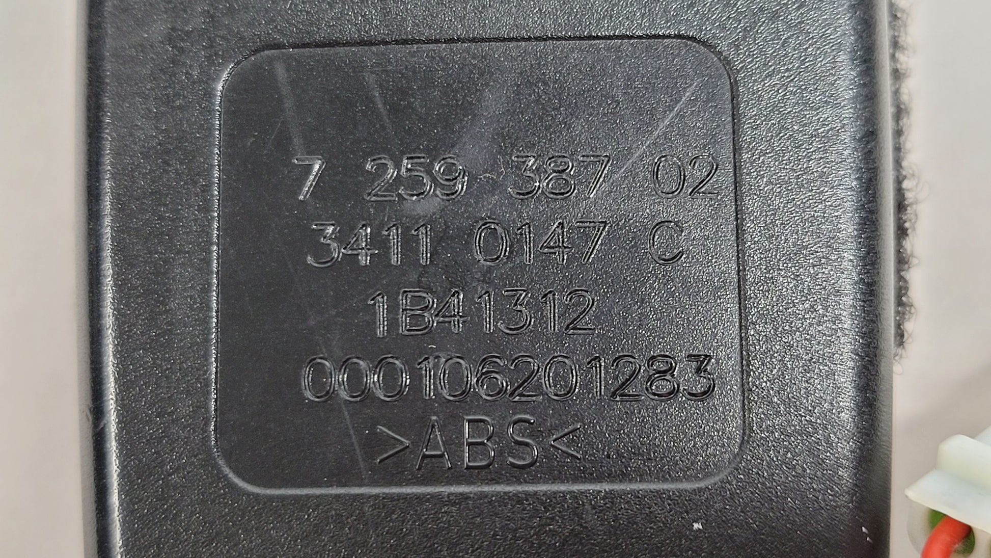 BMW F20 F21 F30 F31 F32 Seat Belt Buckle With Tensioner Front Left Side 7259387 - MPerformance.parts