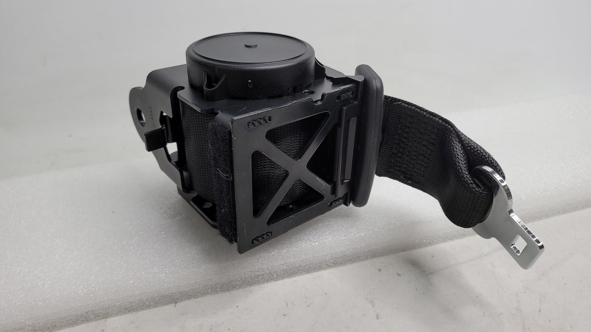 BMW M3 Series F80 2016-2018 Seat Belt Mechanism Middle Rear 619185700X - MPerformance.parts