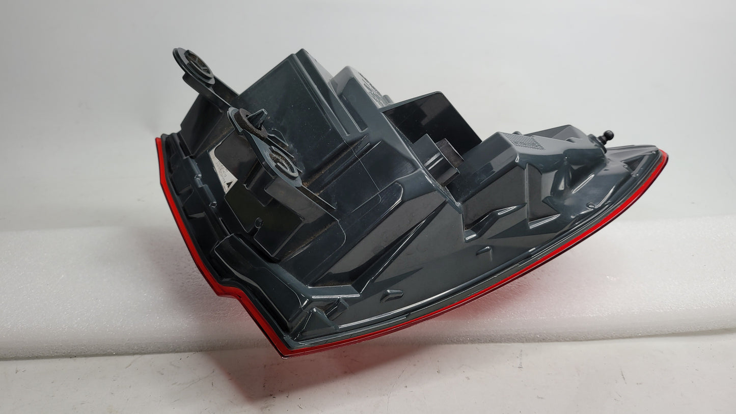 BMW 3 SERIES REAR TAIL LIGHT RIGHT SIDE DRIVER SIDE h4736911806 - MPerformance.parts