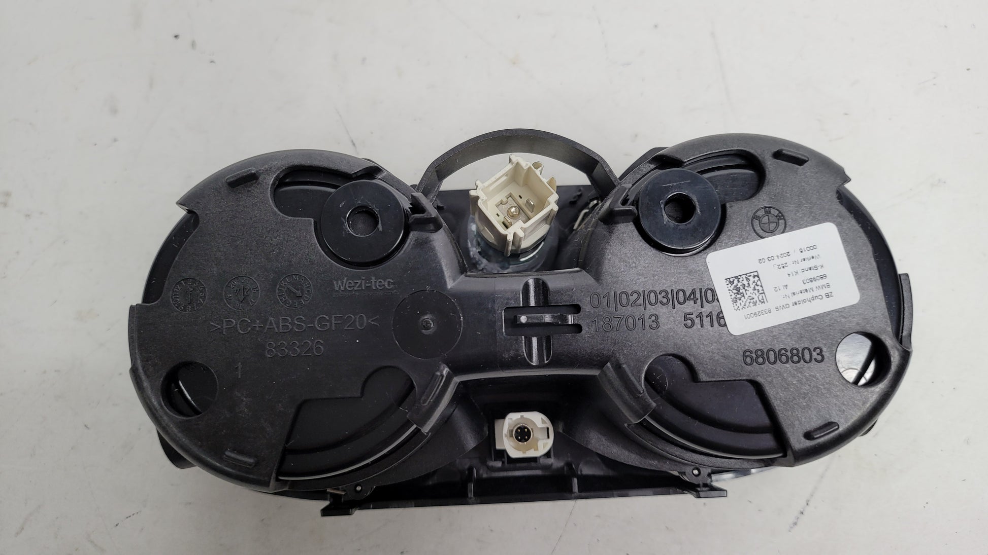 BMW M3 G80 CENTER CONSOLE CUP HOLDER ASSEMBLY 6806803 - MPerformance.parts