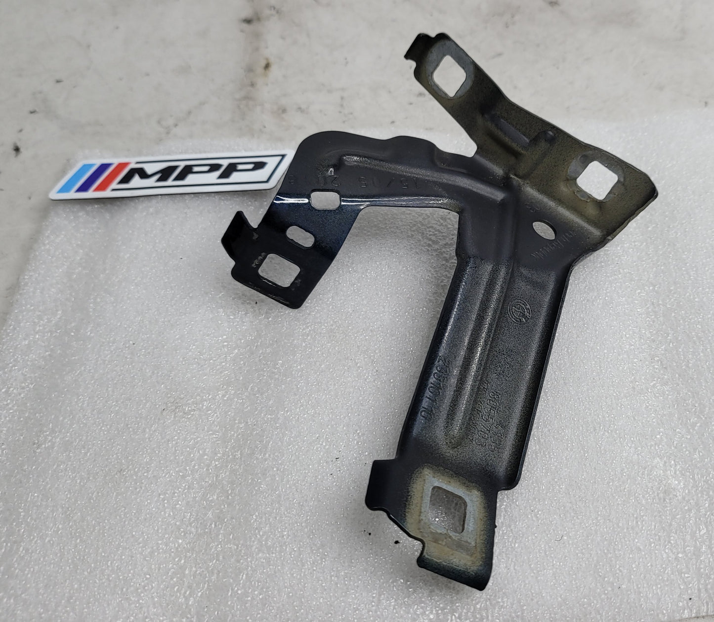BMW M4 F82 Front Guard Fender Bracket Mount LHS 8055703 - MPerformance.parts