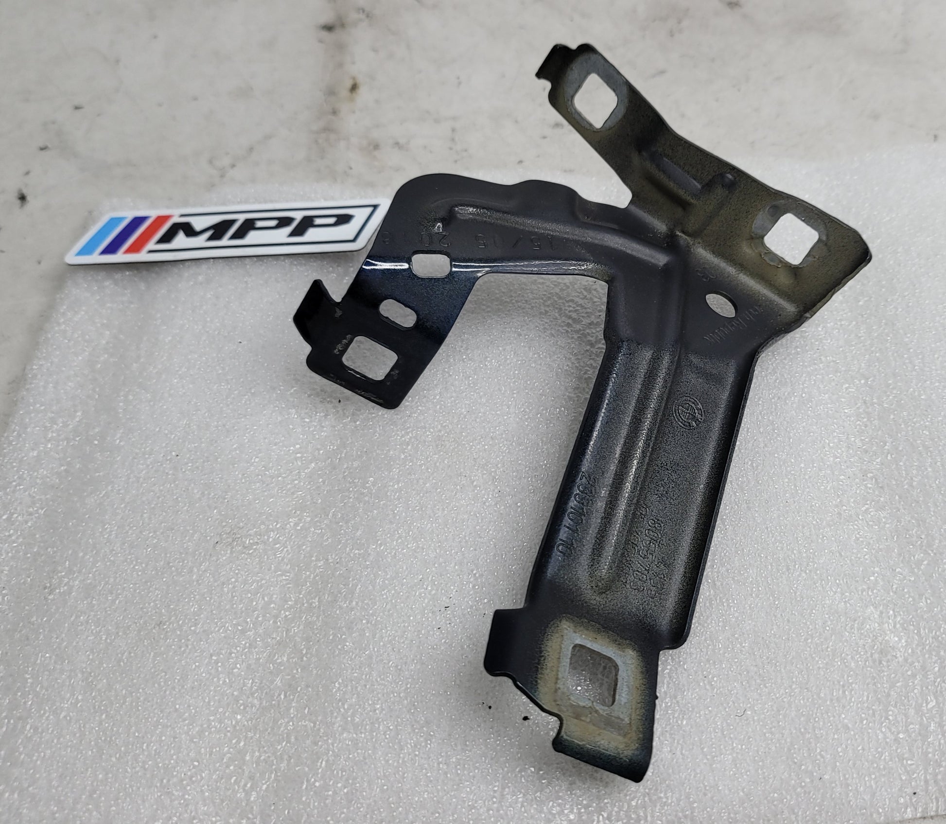 BMW M4 F82 Front Guard Fender Bracket Mount LHS 8055703 - MPerformance.parts