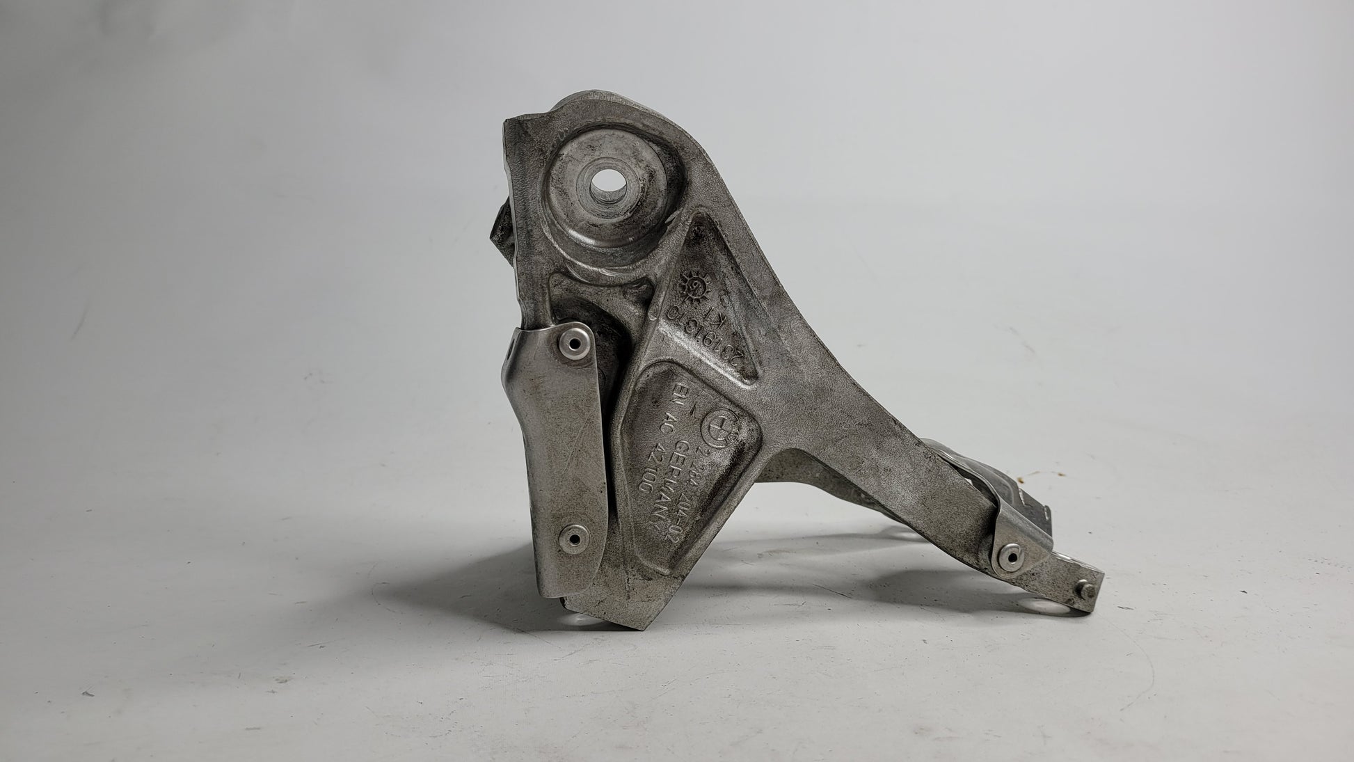 BMW F82 M4 F87 F80 F83 Right Engine Support Bracket 2284204 - MPerformance.parts