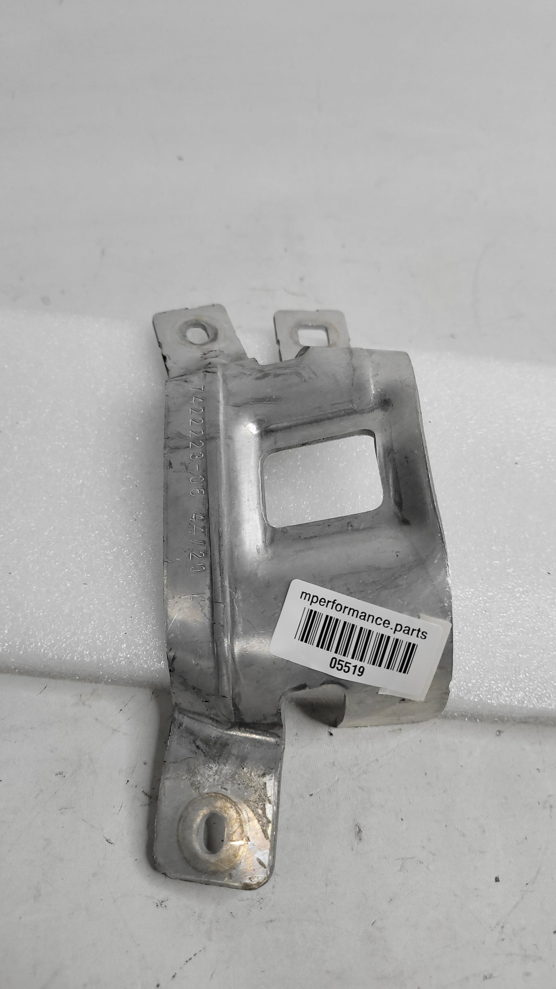 BMW M3 G80 FRONT BUMPER RIGHT MOUNT VERTICAL CONNECTION 7422223 - MPerformance.parts