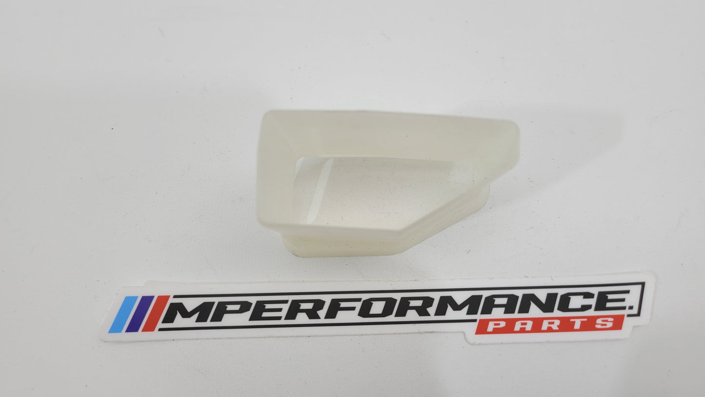 BMW M4 F82 GRAN COUPE REAR RIGHT SIDE HVAC HEATER DUCT ADAPTER - 9205392