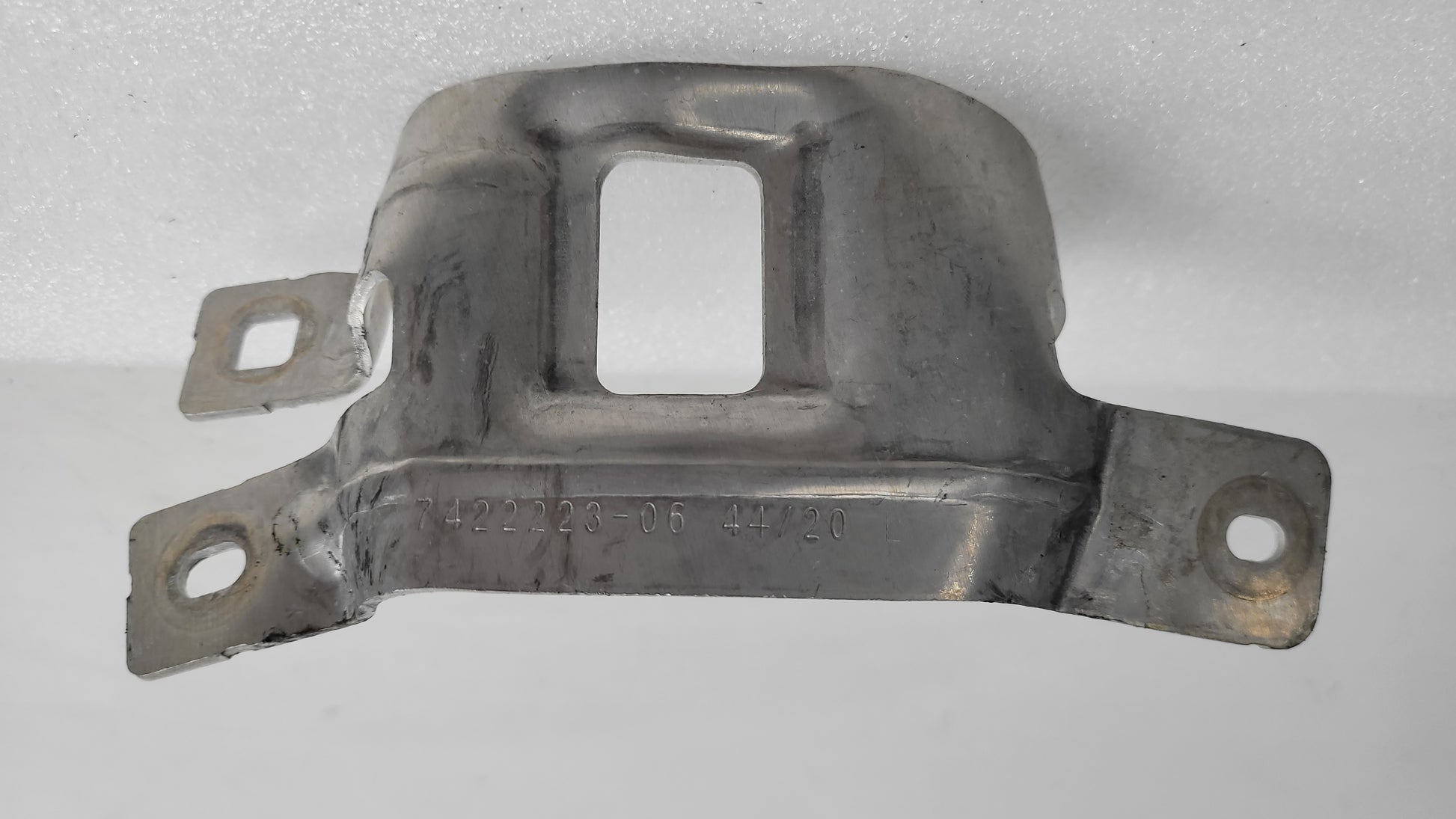 BMW M3 G80 FRONT BUMPER RIGHT MOUNT VERTICAL CONNECTION 7422223 - MPerformance.parts