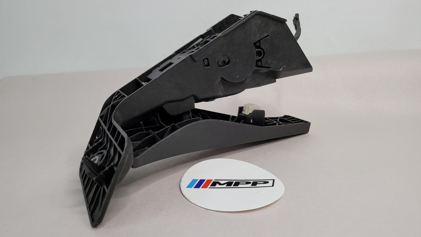 BMW G05 G07 G22 G80 G82 M3 F42 XM ACCELERATOR PEDAL THROTTLE MODULE AUTO 6889820 - MPerformance.parts