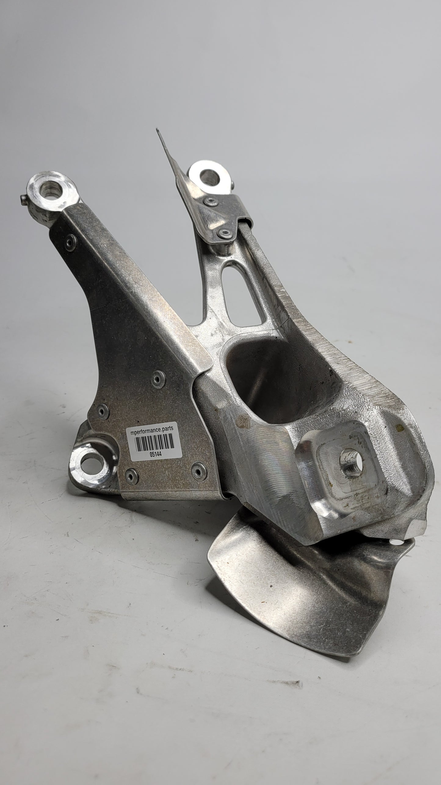 BMW F82 M4 F87 F80 F83 Right Engine Support Bracket 2284204 - MPerformance.parts