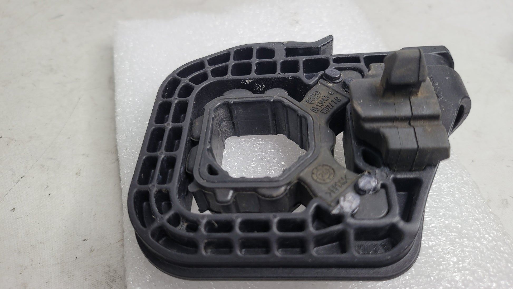 BMW G80 M3 Petrol Radiator Pack Bracket Mount Right - MPerformance.parts