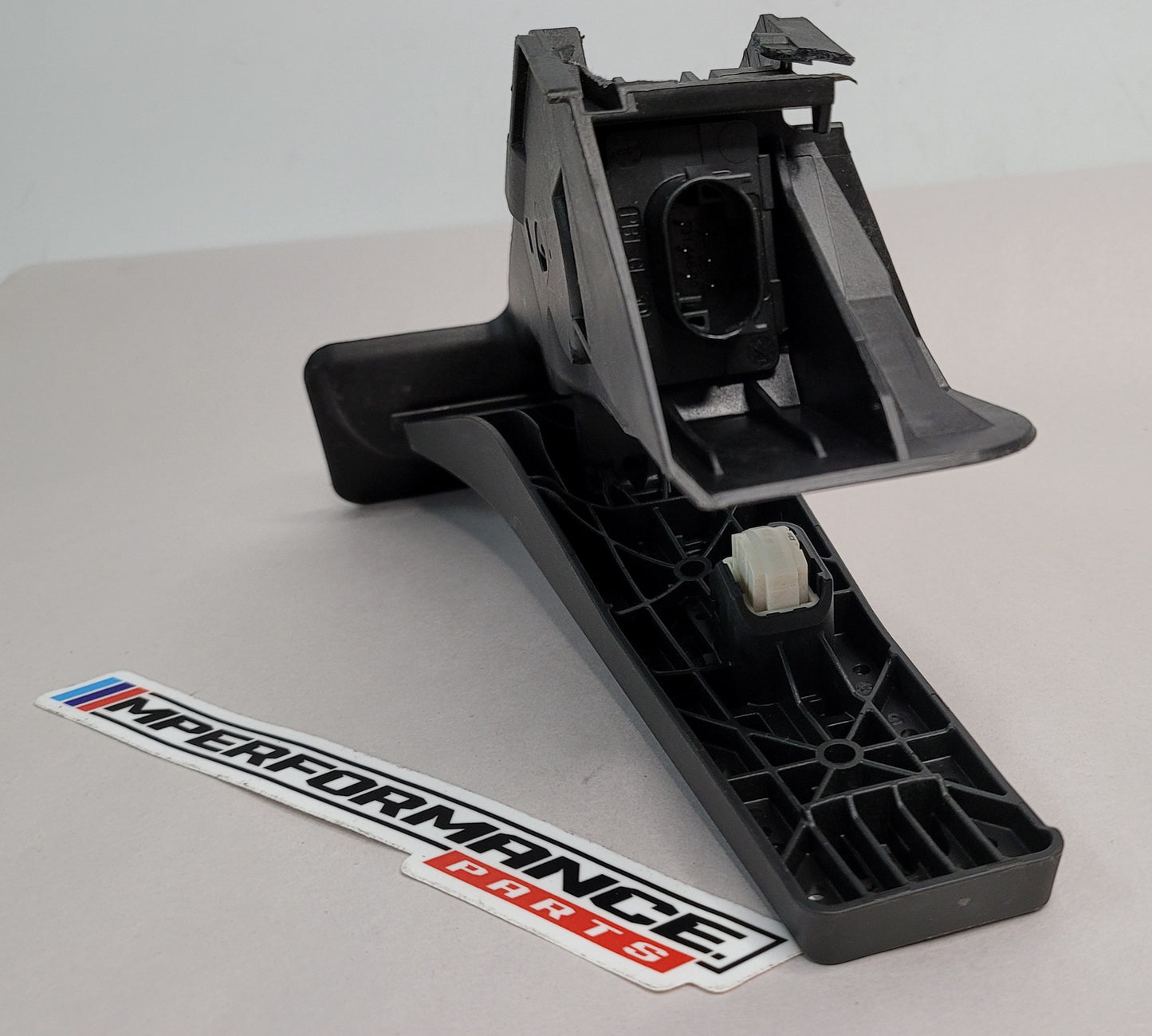 BMW G05 G07 G22 G80 G82 M3 F42 XM ACCELERATOR PEDAL THROTTLE MODULE AUTO 6889820 - MPerformance.parts